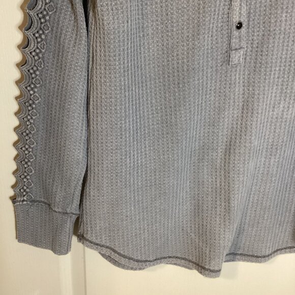 Mystyle Women's Gray Top Long Sleeve Waffle Sweater Size S Lace Cut-Out Sleeves - Picture 3 of 6